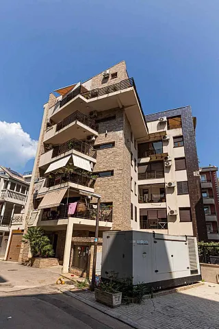 One-bedroom apartment in central Budva, 40 m² — photo 10